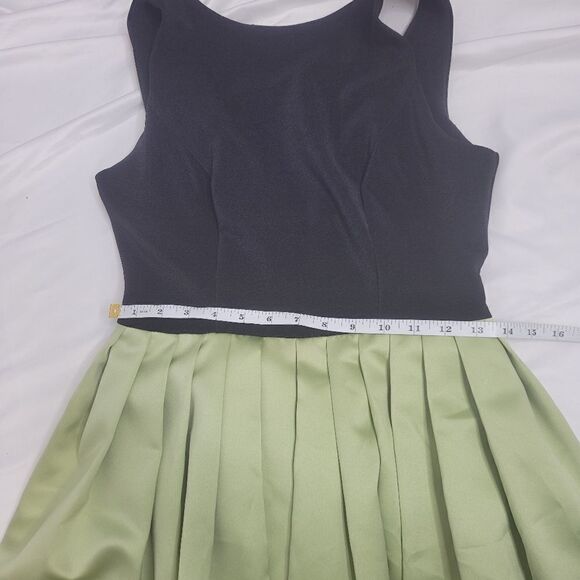 VINTAGE 80s does 50s dress Cache fit and flare green and black M - Picture 11 of 12